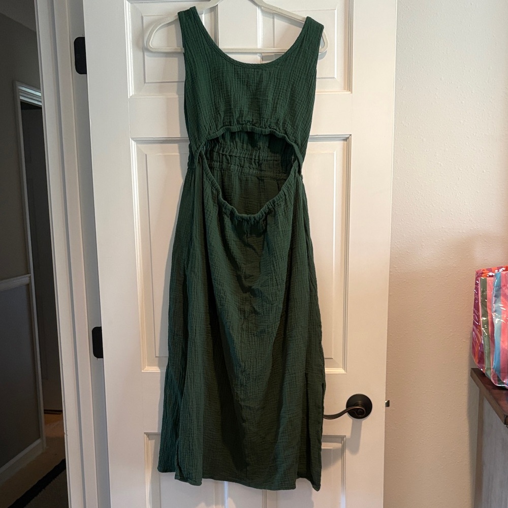 Green Sleeveless Midi Dress - Picture 2 of 3